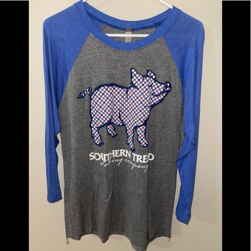 SOUTHERN TREND PLAID PIG RAGLAN TEE SIZE MEDIUM